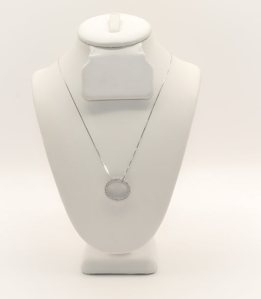 14K White Gold Diamond Oval Circle Necklace