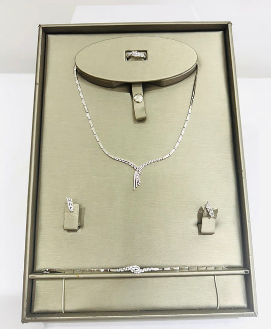 18K White Gold Studded Delicate Engagement Set