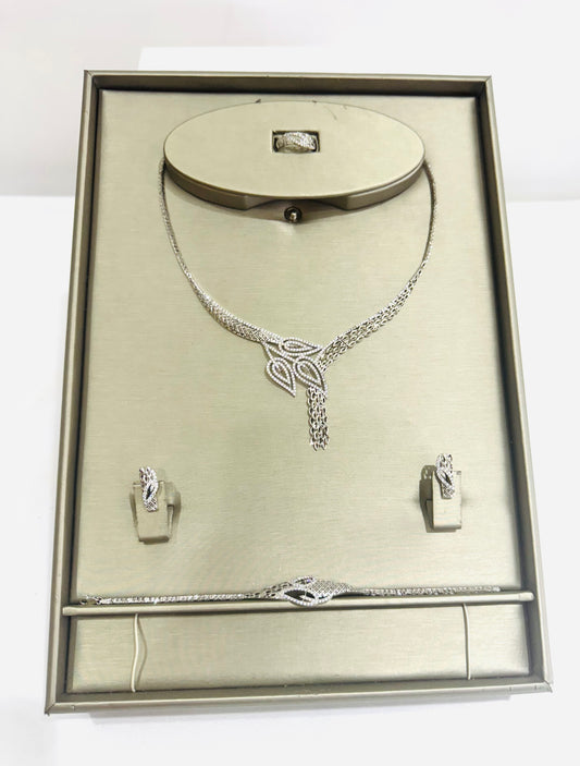 18K White Gold Studded Engagement Set