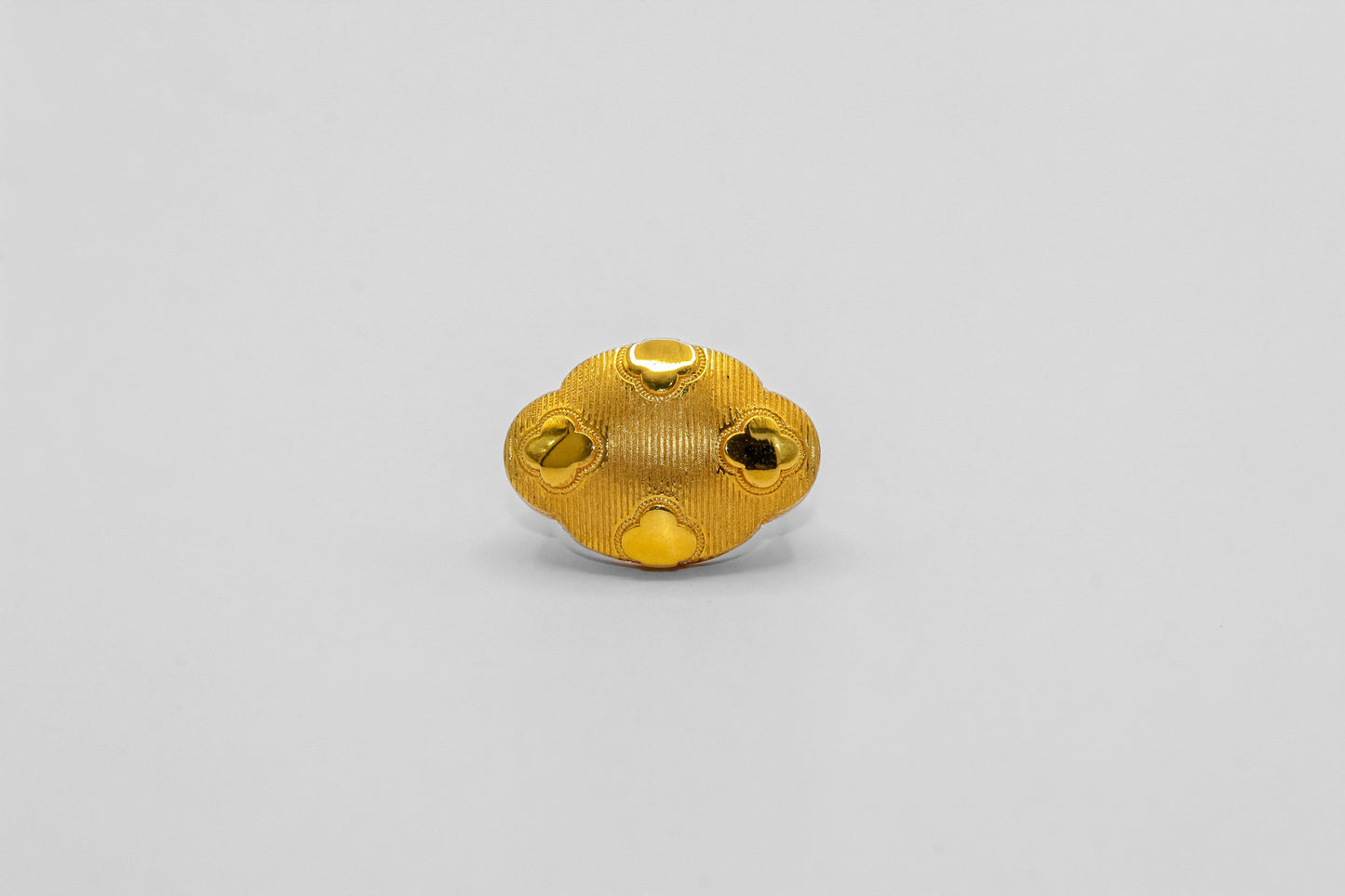 21K Gold Studded Clover Puff Ring