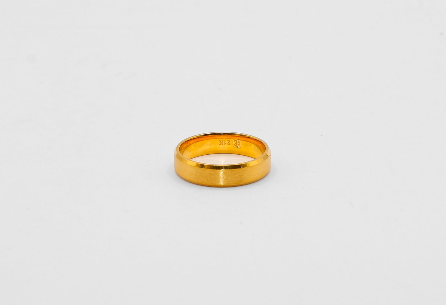 21K Gold Beveled Edge Band