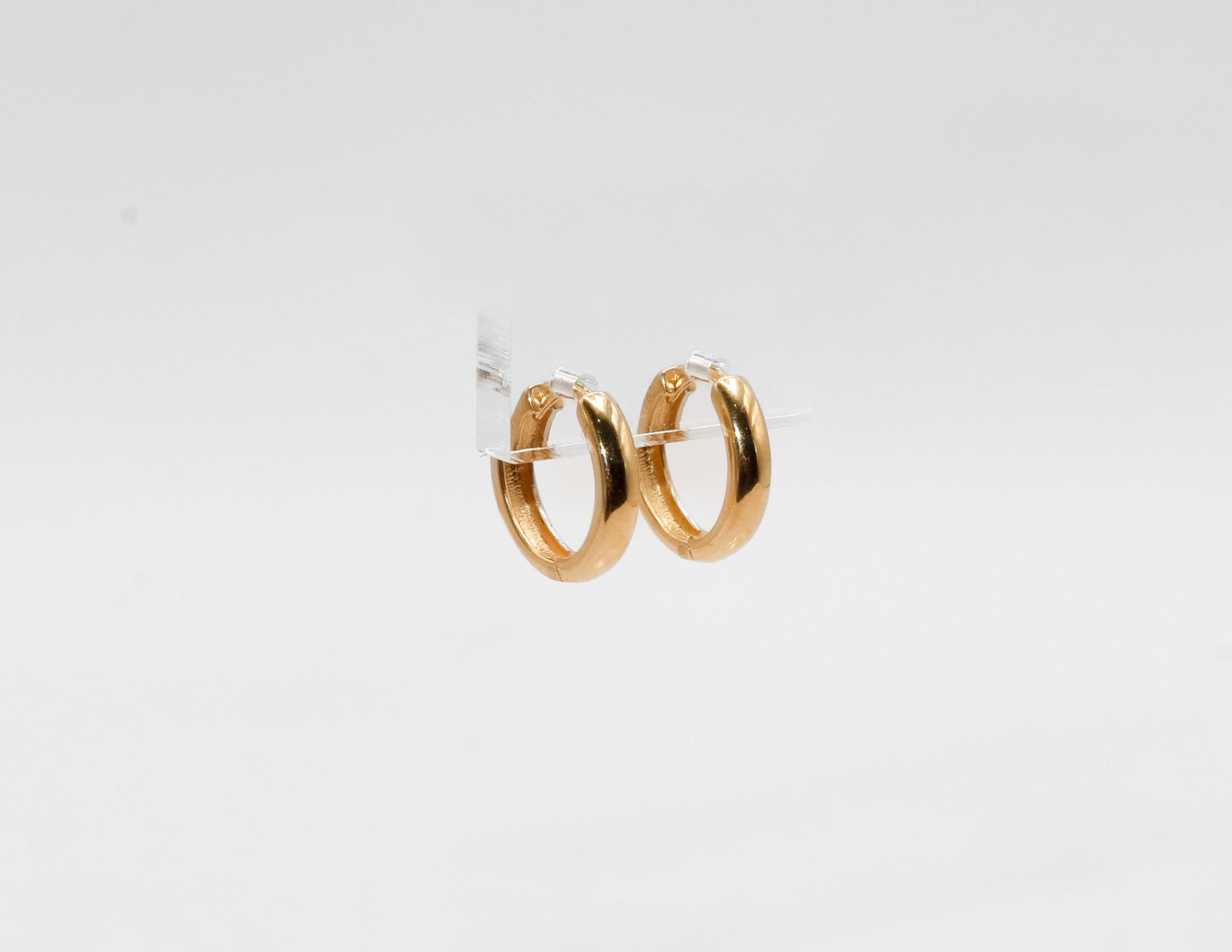 18K Gild Mini Huggies’ Earrings