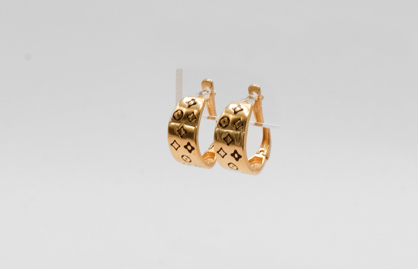 18K Gold Small Hoop Earrings