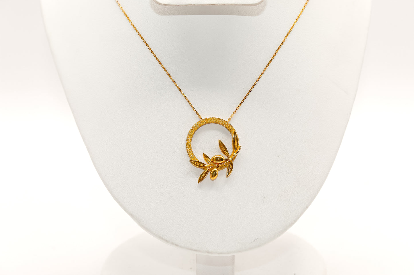 21K Gold Zeyton Leaf Circle Necklace