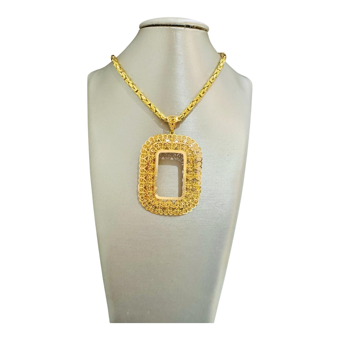 21K Gold Ounsa Frame Pendant